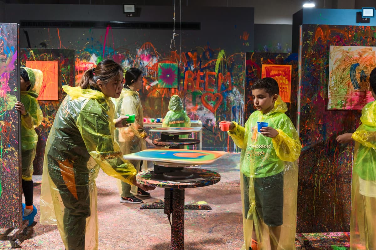 Neon spin art table with finished canvas